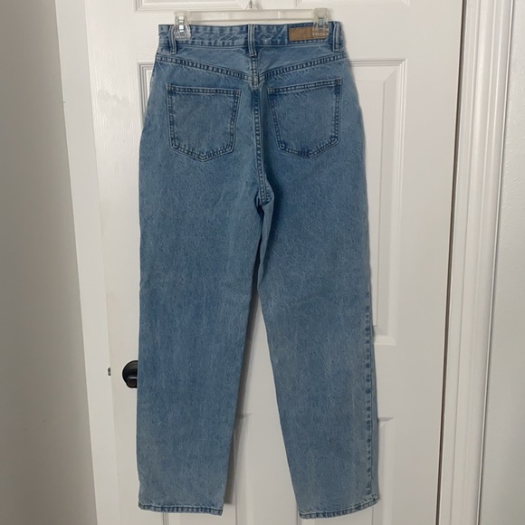 Cotton On Baggy Straight Leg Jeans. Light wash color. size 4 US. - Picture 2 of 4